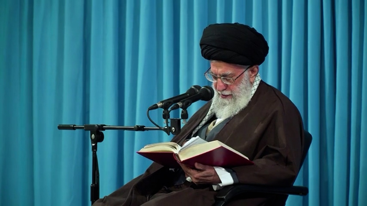 شرح حدیثی توسط رهبر معظم انقلاب درباره اهمیت تفکر در مفاهیم نماز + فیلم