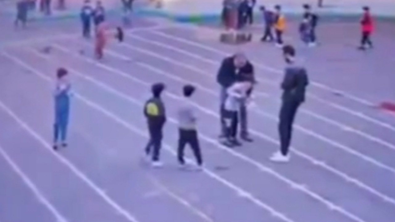 نجات جان دانشآموز توسط معلم تبریزی + فیلم