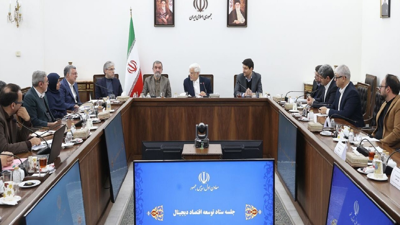 عارف: مخالف ایجاد محدودیت در فضای مجازی هستم