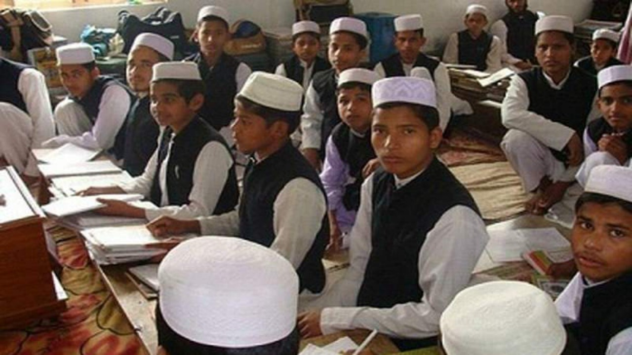 گرما مدارس افغانستان را تعطیل کرد
