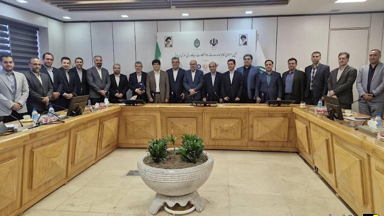 امضای تفاهمنامه احداث ۲۵۰ مگاوات نیروگاه خورشیدی حمایتی