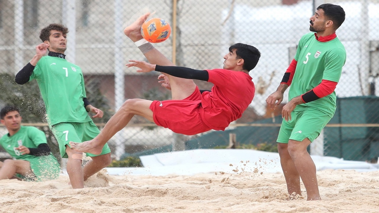 دعوت نادری از ۱۷ ساحلی باز برای حضور در اردوی تیم ملی