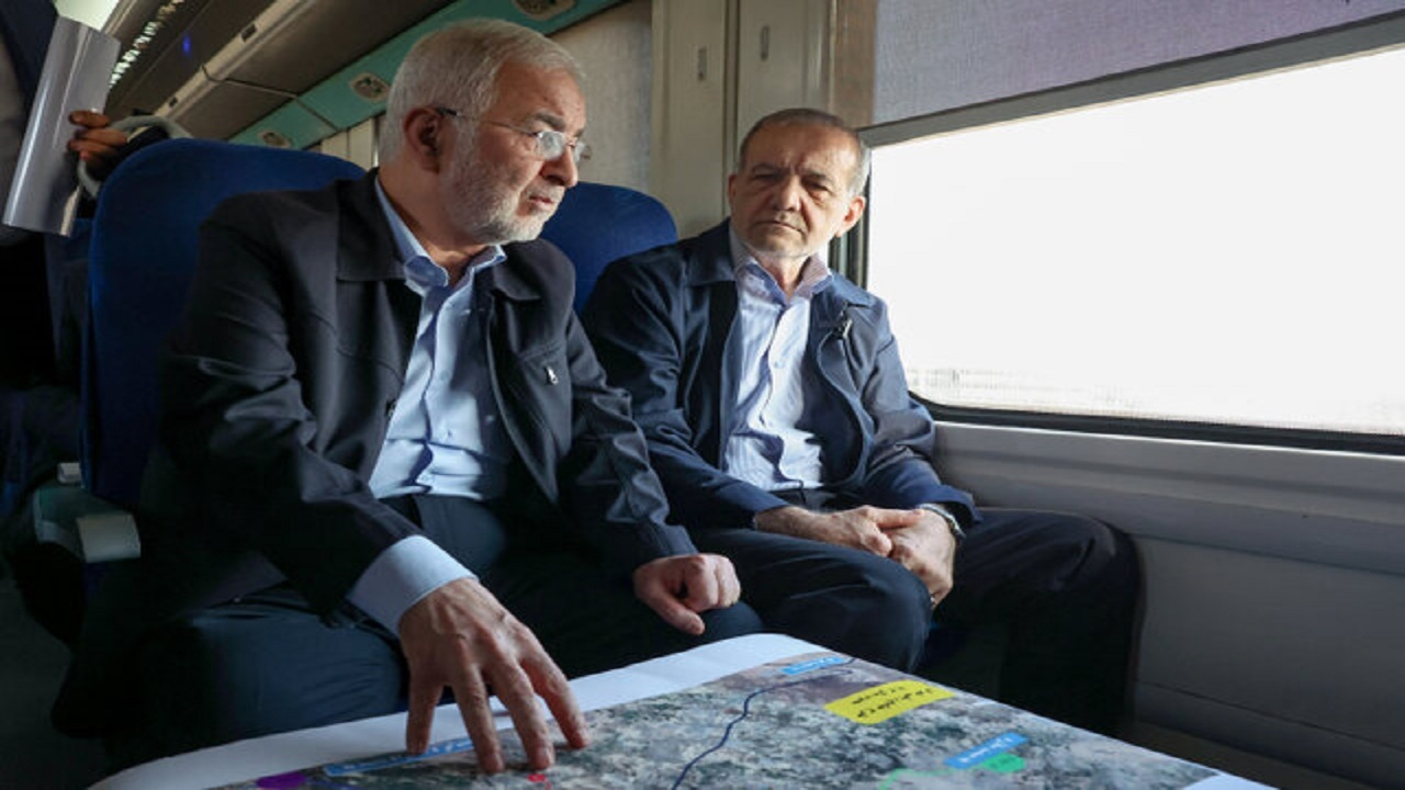 بازدید پزشکیان از خطوط راه آهن حومهای استان تهران