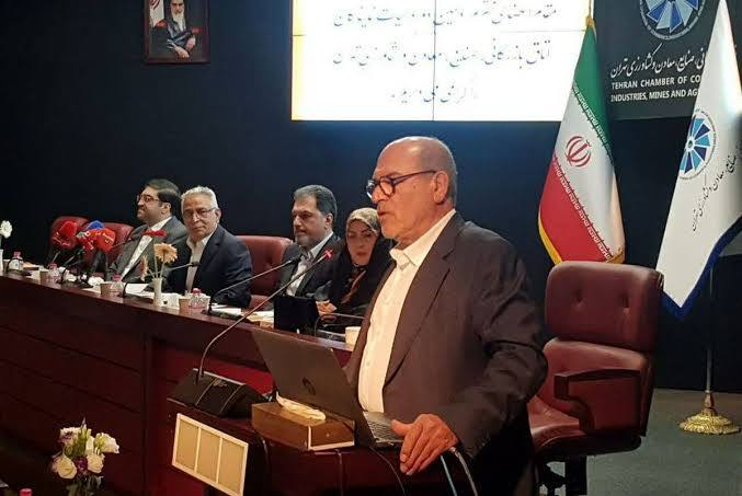اقتصاد ایران در تنگنای پیچیده‌ای گرفتار شده است