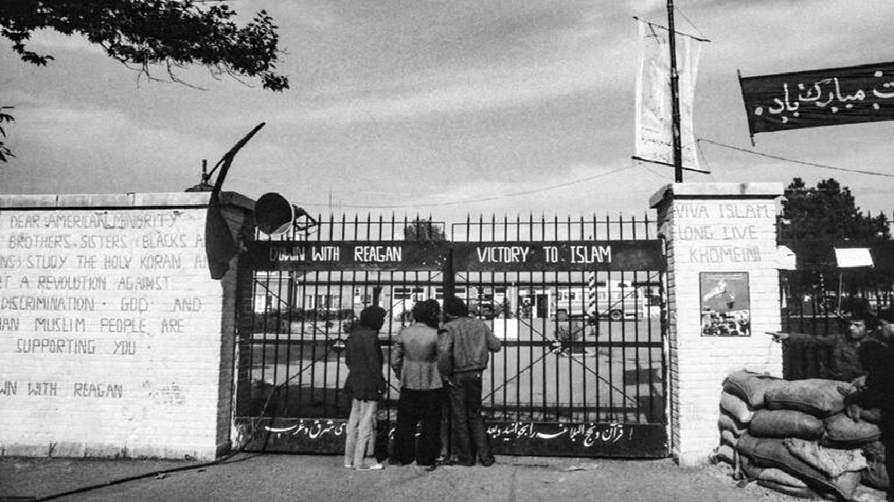 فرار شش جاسوس آمریکایی از ایران در بحبوحه انتخابات سال ۵۸ + فیلم