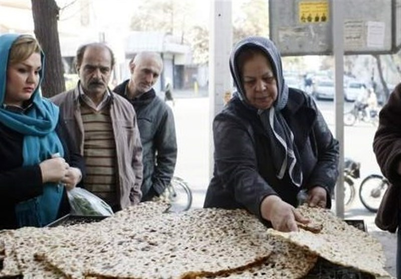 ‌چالش‌ تأمین نان در شمال/ عمری که در صف‌ ‌نانوایی‌ می‌گذرد