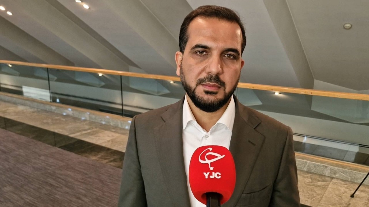 مگر حقوق مردم به دلار است که قیمت بنزین، گوشت و مرغ را به دلار حساب میکنند؟