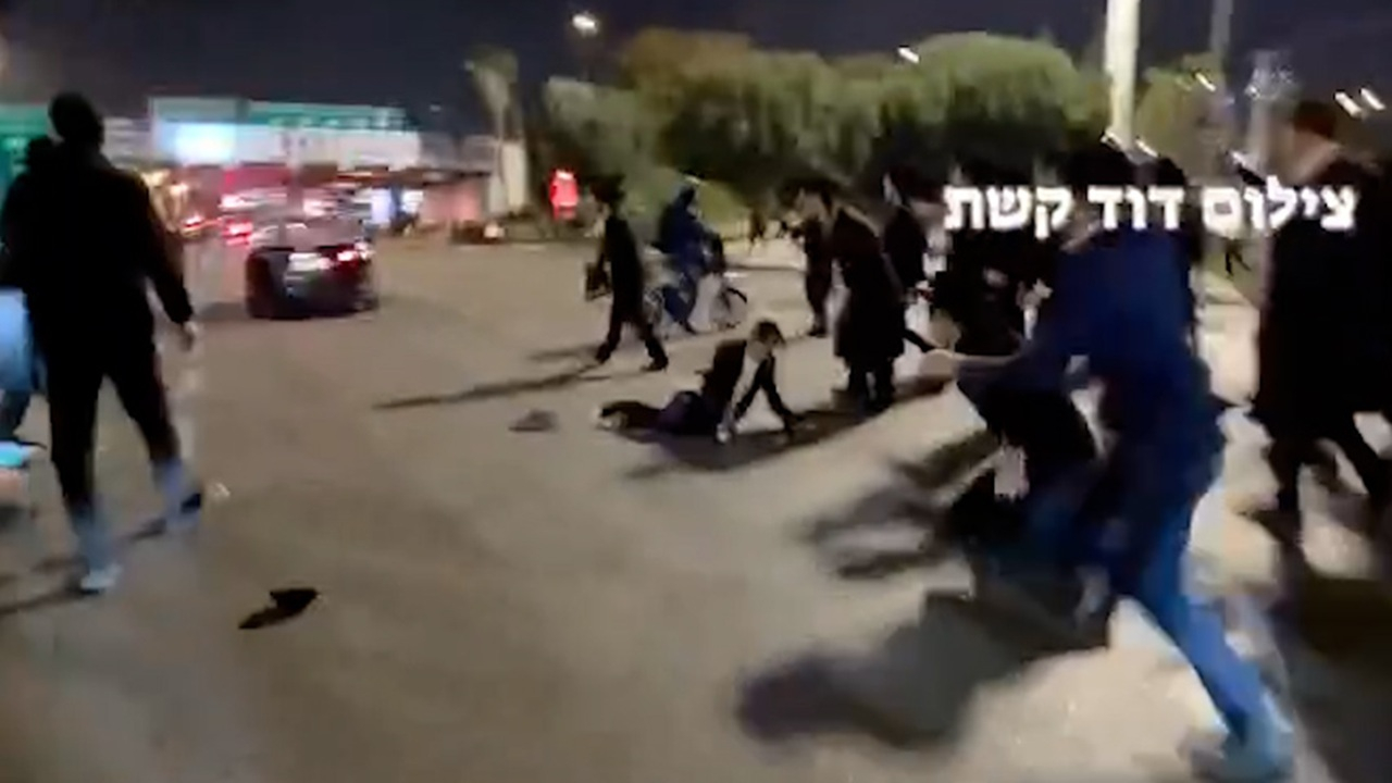 حمله با خودرو به تظاهرات حریدیها در سرزمین اشغالی + فیلم