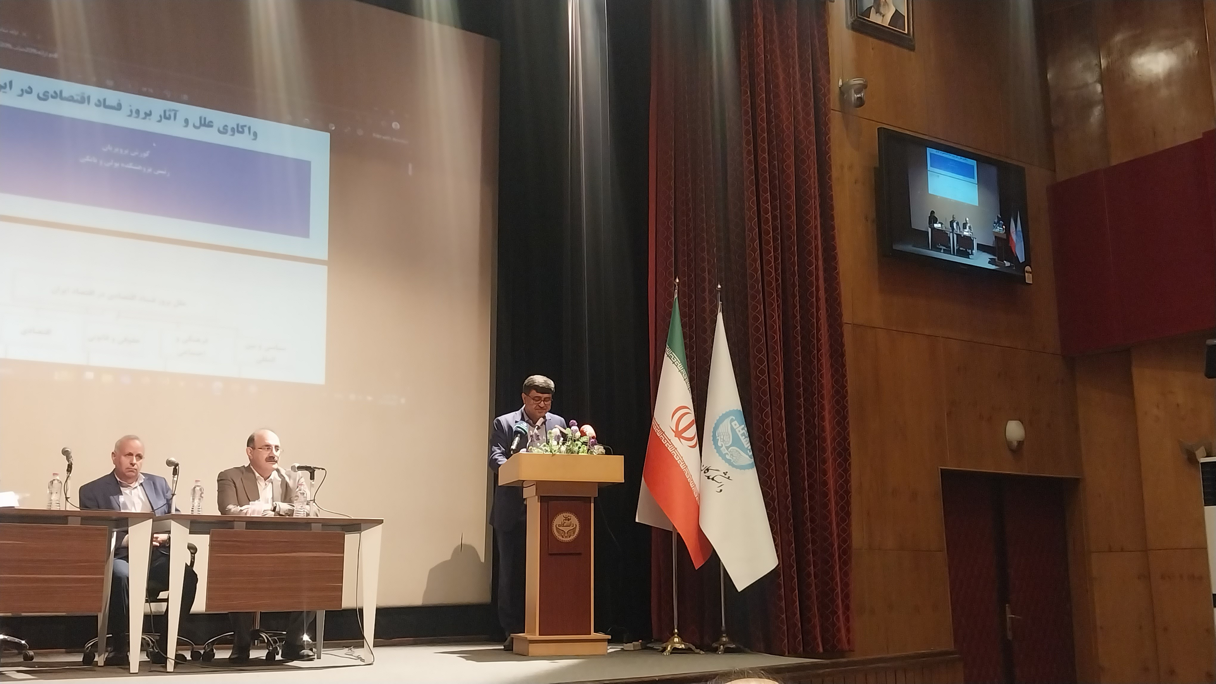 فساد اقتصادی موجب فرار سرمایه میشود