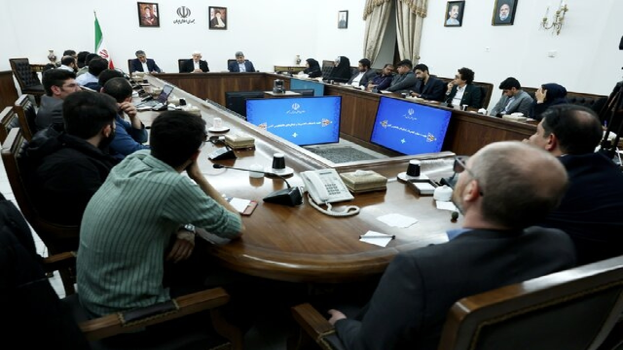 عارف: برای من ارزش پرخاش یک دانشجو بیشتر از تکریم افراد است