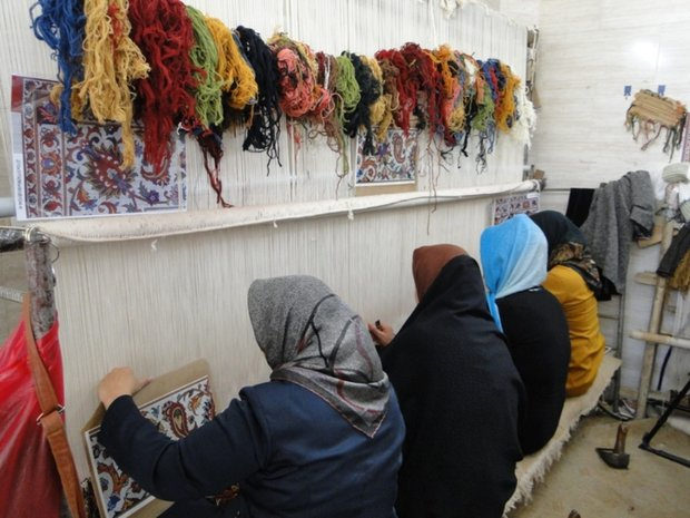 ۱۰۰۰نفر از فعالان رشته قالی بافی در زنجان تحت پوشش بیمه قراردارند
