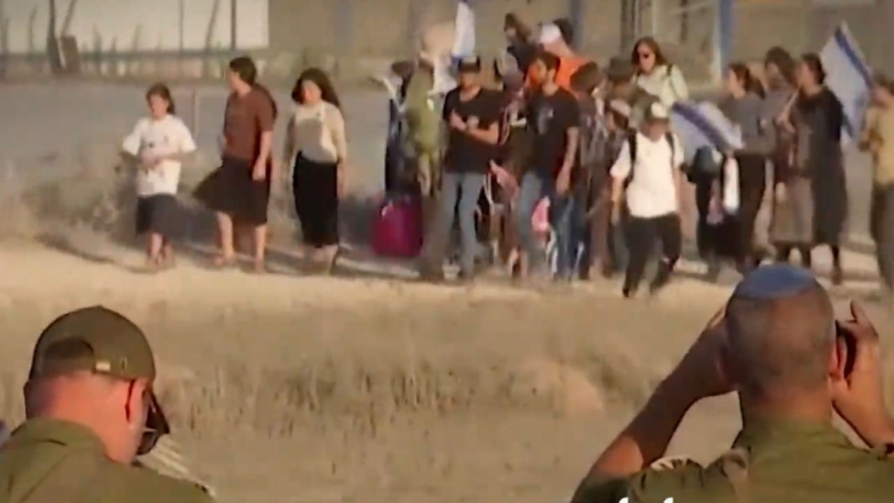 موج بی‌سابقه درخواست پاسپورت اروپایی؛ اشغالگران صهیونیست به فکر فرار افتاده‌اند! + فیلم