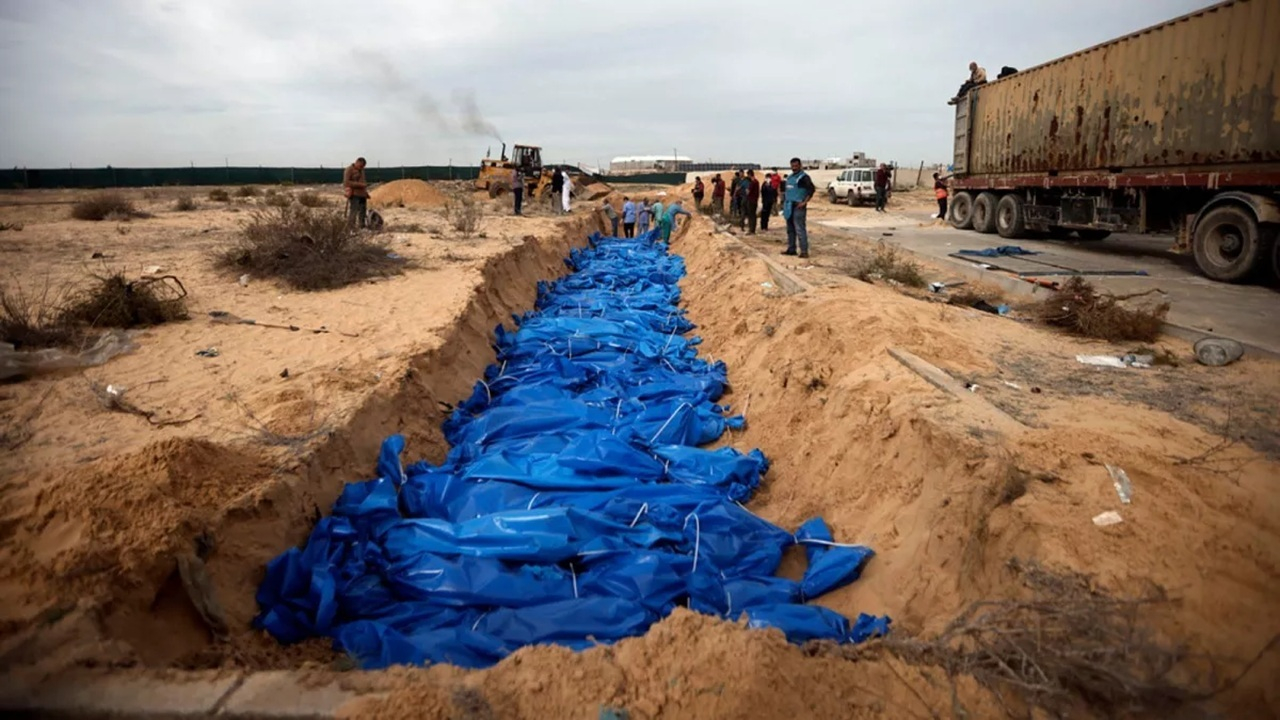 ۱۲۰ گور دسته‌جمعی در غزه و جهانی که فقط نگاه می‌کند + فیلم