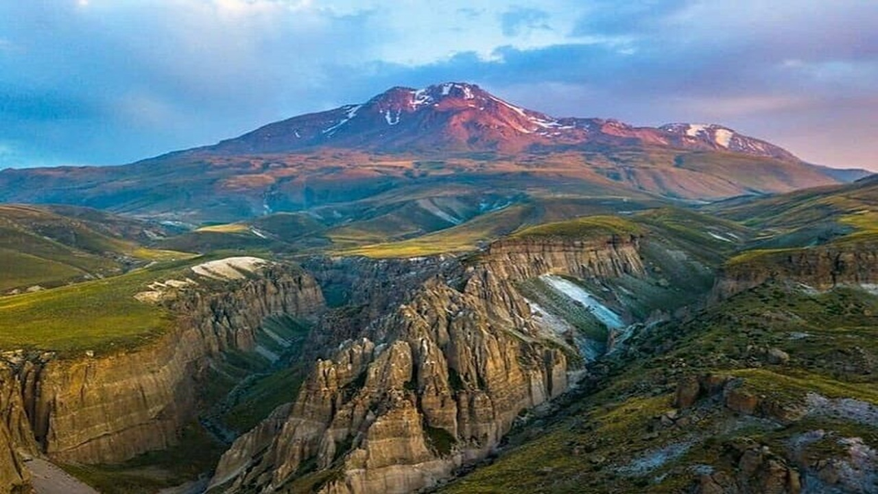 سفر به «جهنم‌دره»؛ جایی که صخره‌ها آسمان را می‌بلعند