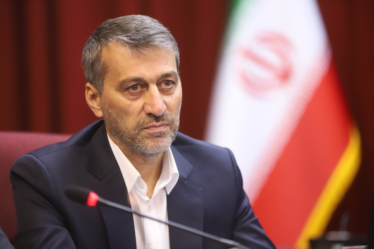 فرزوان : مخالف ورود خودروهای لوکس به کشور هستم