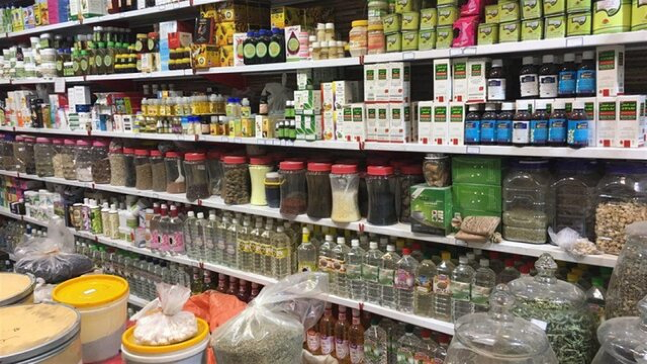 نسخه‌های عجیب عطارباشی؛ از پودر مارمولک تا غده اسب آبی
