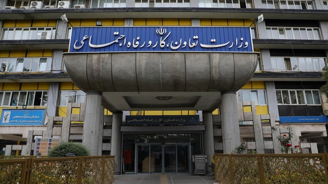 قرائت گزارش کمیسیون برنامه و بودجه مجلس درخصوص پرداخت یارانههای نقدی