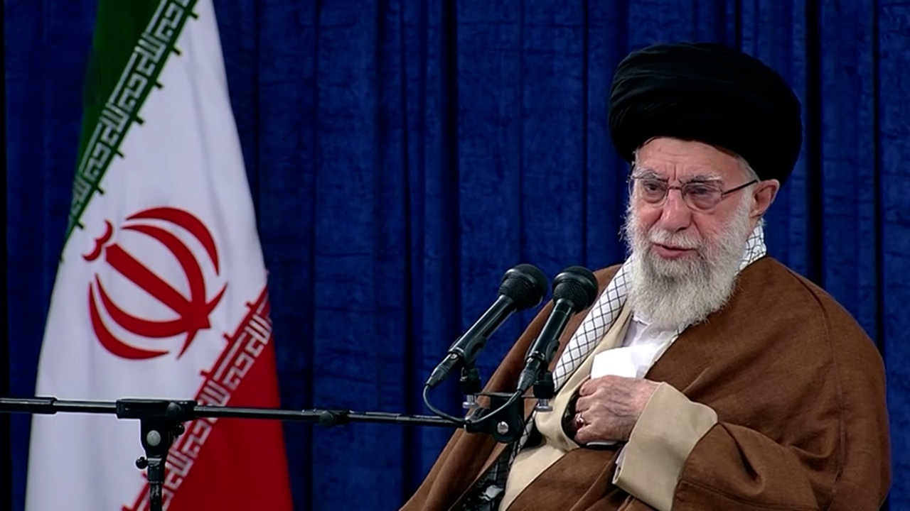 اهمیت فتوای مراجع تقلید در مقاومت ستارخان در کلام رهبر معظم انقلاب + فیلم
