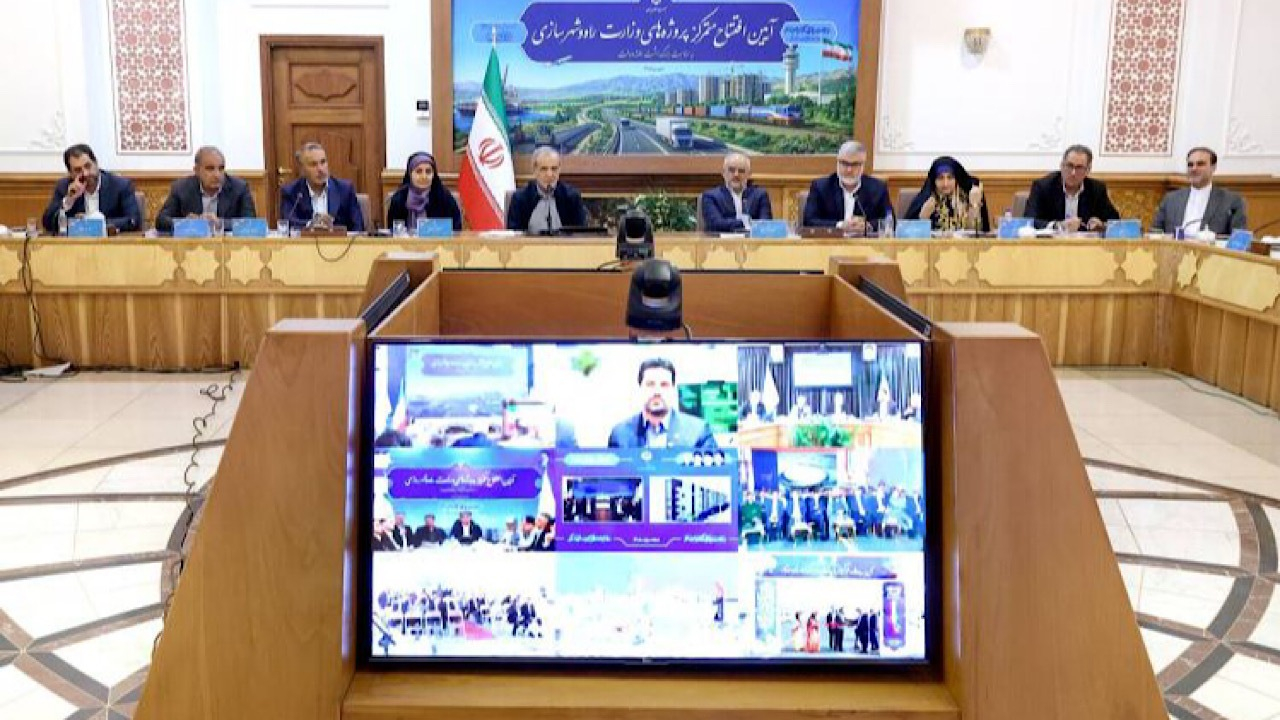 پزشکیان‌: با همدلی مردم و مسئولیت‌پذیری مدیران، ایران را آباد و سربلند خواهیم کرد