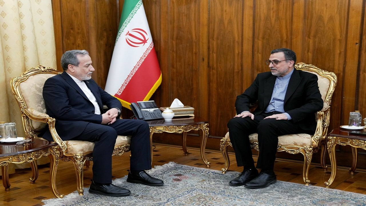 دیدار سفیر و نماینده دائم ایران نزد سازمان همکاری اسلامی با عراقچی