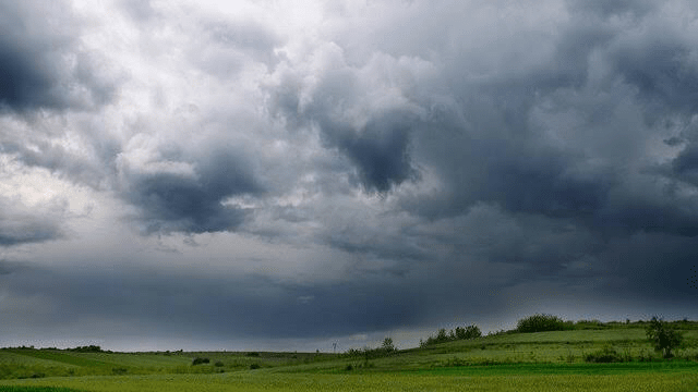 آسمان نیمهابری و مهآلود در انتظار گیلان