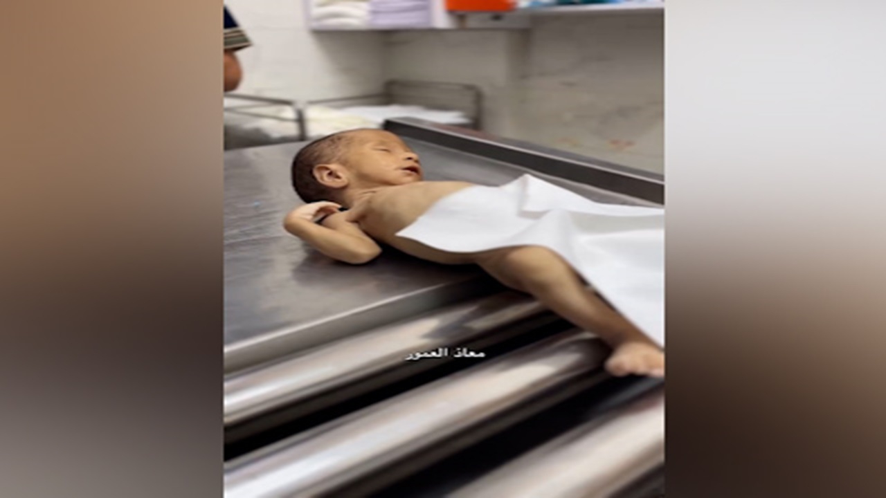 تنها چهل روزش بود که بر اثر گرسنگی به شهادت رسید + فیلم