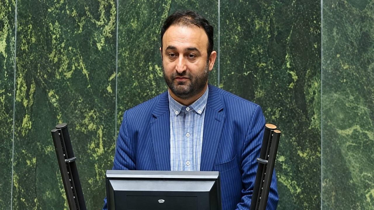 باید دست در دست یکدیگر از کشورمان دفاع کنیم/ نباید در داخل دچار اختلاف شویم