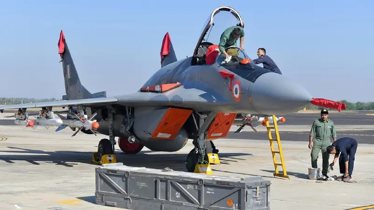 هند پایگاه هوایی جدیدی در نزدیکی مرز چین افتتاح کرد