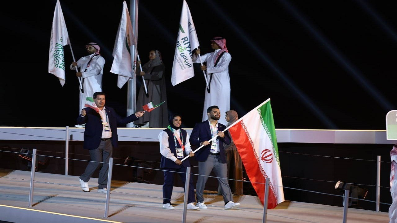 رژه کاروان ورزشی ایران در افتتاحیه بازیهای همبستگی کشورهای اسلامی + فیلم و عکس