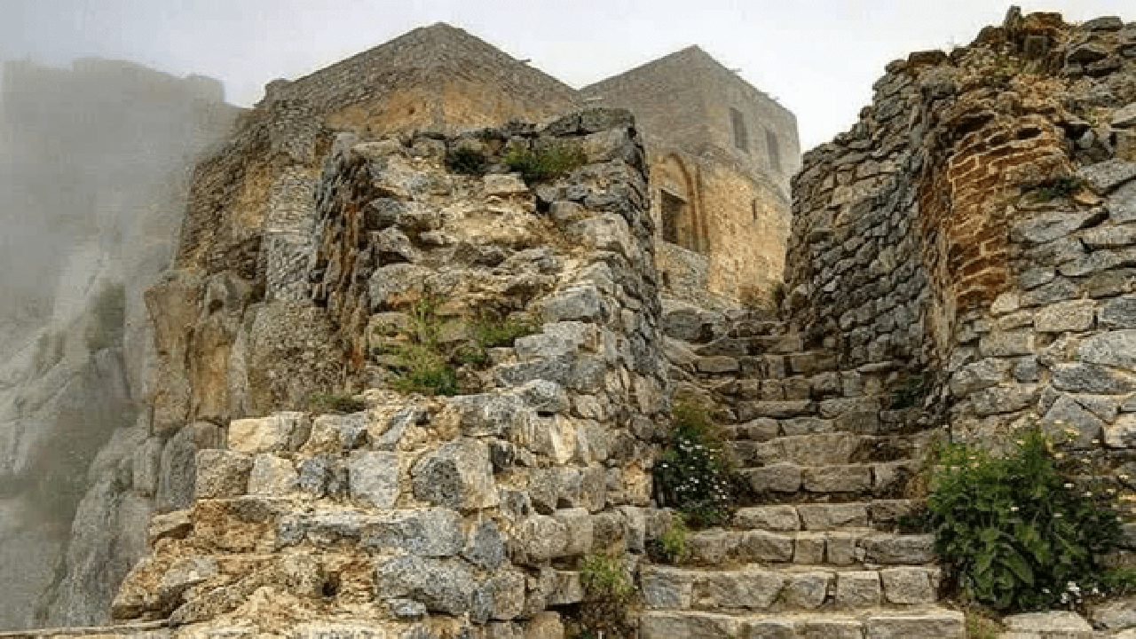 «قلعه منصور» خاطره‌ای در دل سنگ و مه