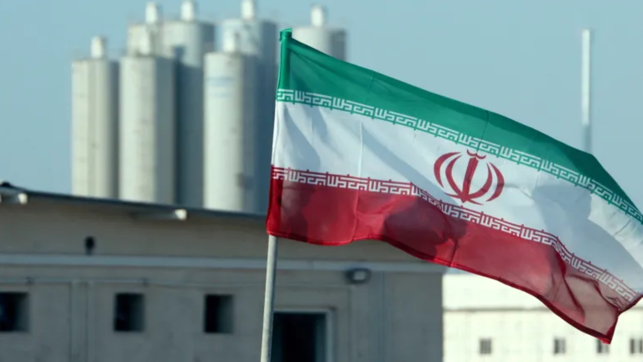 رویترز به نقل از یک مقام ایرانی: به رسمیت شناختن حق غنیسازی، خط قرمز تهران است