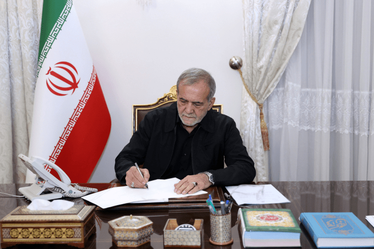 رئیسجمهور درگذشت پدر شهید سیدعبدالرحیم موسوی را تسلیت گفت
