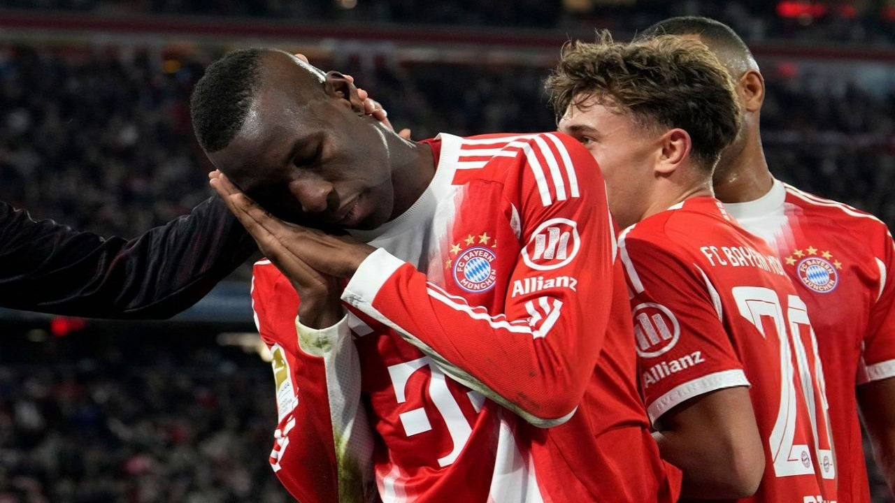 بایرن مونیخ ۳ - ۰ بایرلورکوزن/ پانزدهمین پیروزی متوالی شاگردان کمپانی + فیلم