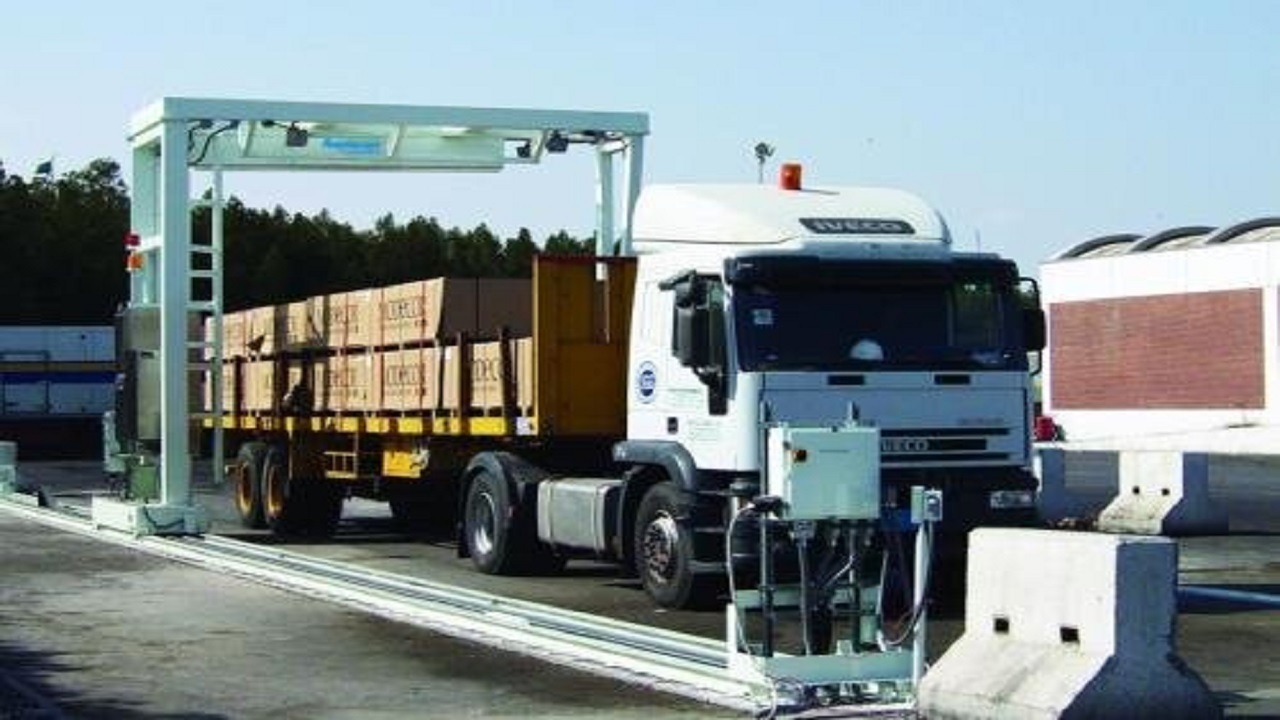 قرارگیری تمامی کالاهای با ریسک بالا تحت پوشش ایکس ریهای کامیونی گمرک