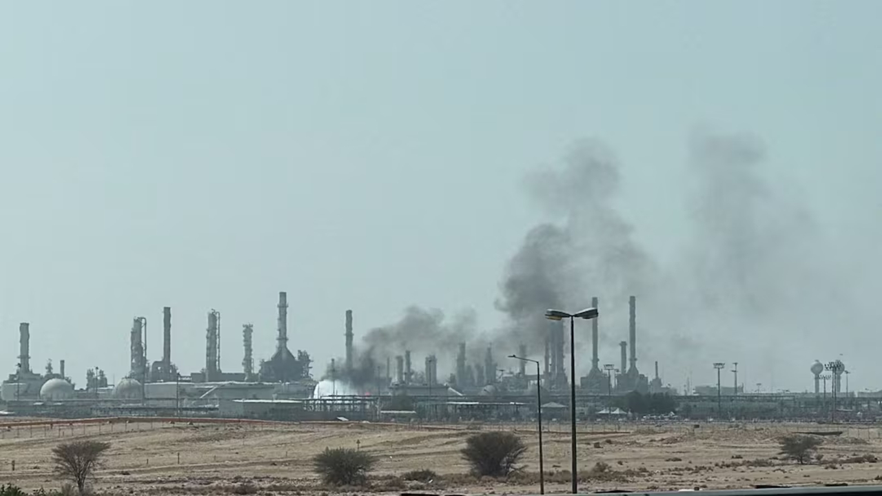 مشاهده دود و آتش در نزدیکی تأسیسات آرامکو در ریاض