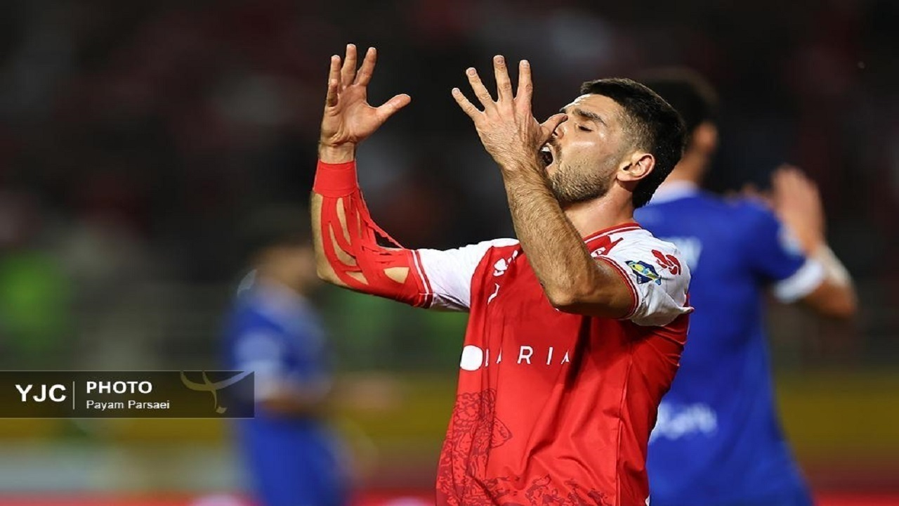 محمد عمری در پرسپولیس می‌ماند