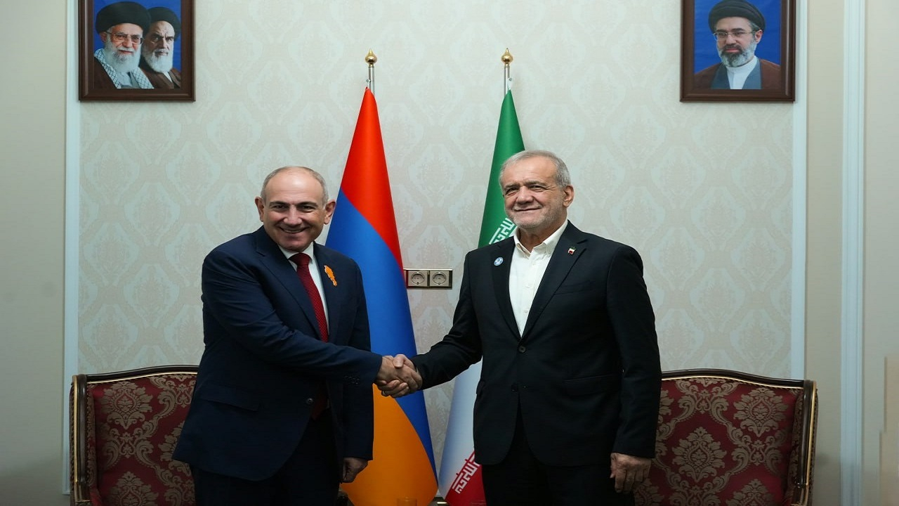 دیدار روسای جمهور ایران و ارمنستان/ پزشکیان: تقویت اعتماد و همدلی، زمینه‌ساز توسعه روابط دو کشور است
