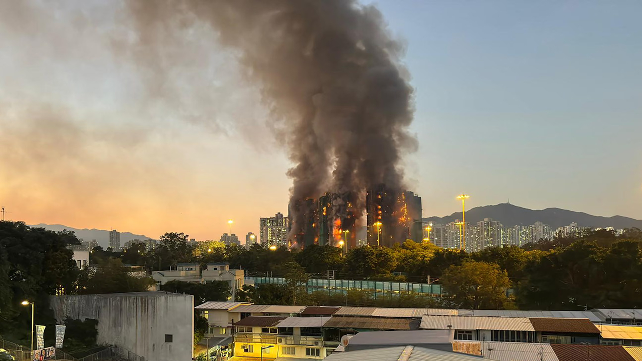 شمار قربانیان آتش‌سوزی مرگبار در هنگ‌کنگ به ۳۶ نفر رسید + فیلم