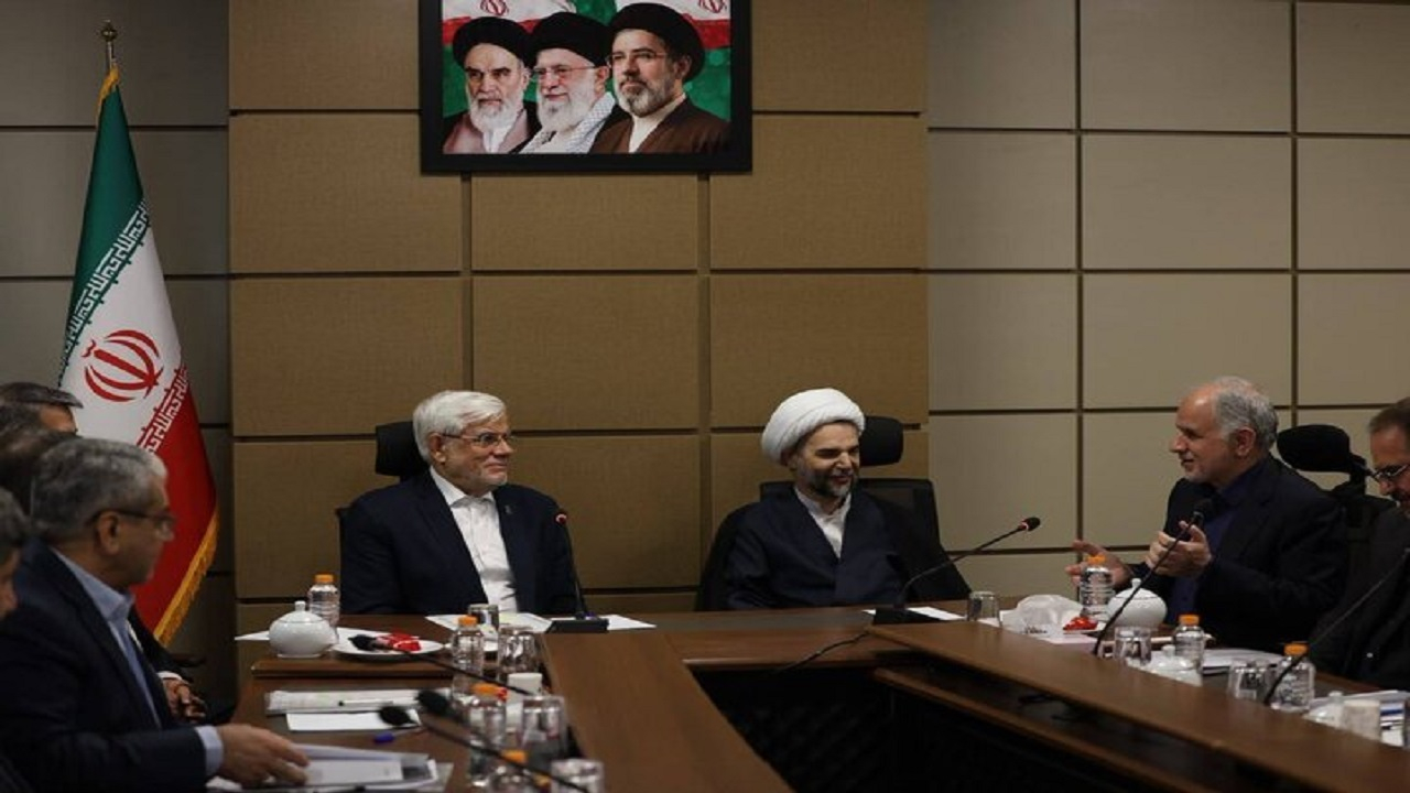 عارف: دشمن با جنگ اقتصادی سرمایه اجتماعی کشور و نظام را هدف قرار داده است