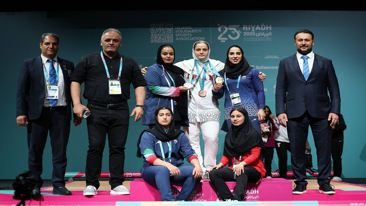 حسینی: بهشتی با غیرت و جنگندگی طلایی شد/ آینده درخشانی در انتظار دختران وزنه‌برداری است