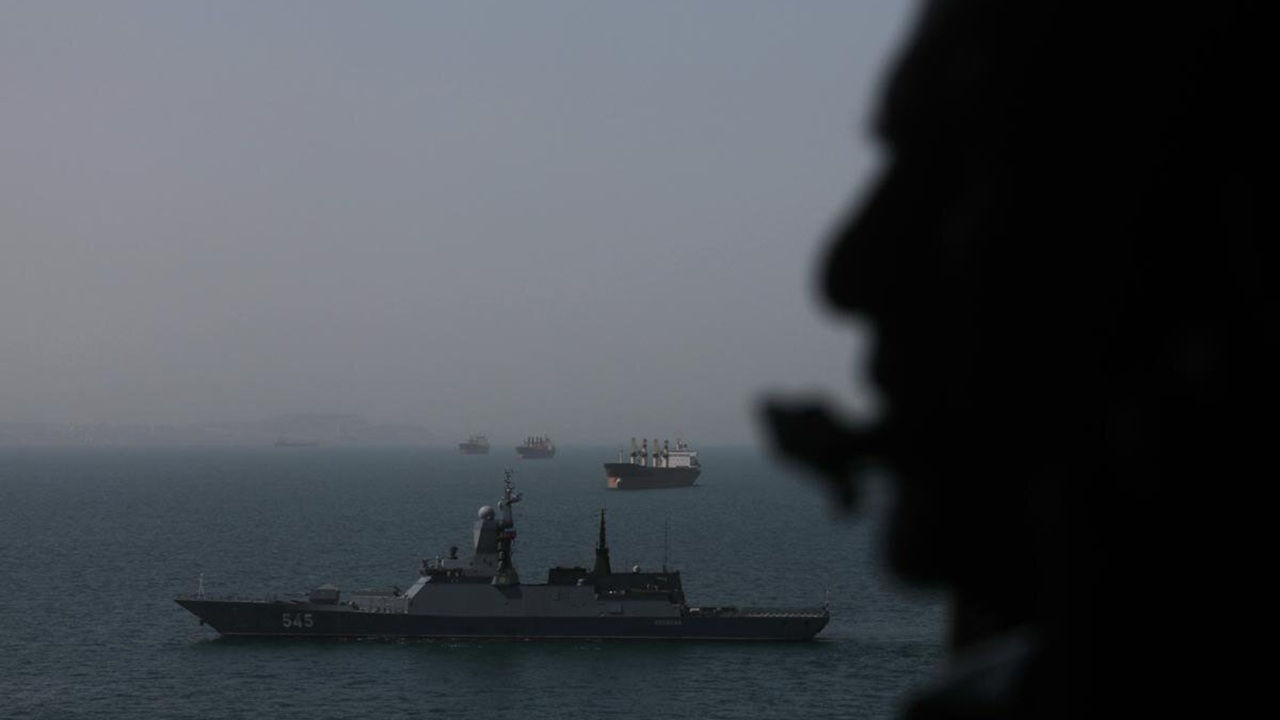 اجرای مرحله اصلی رزمایش مرکب دریایی ایران و روسیه در شمال اقیانوس هند + فیلم