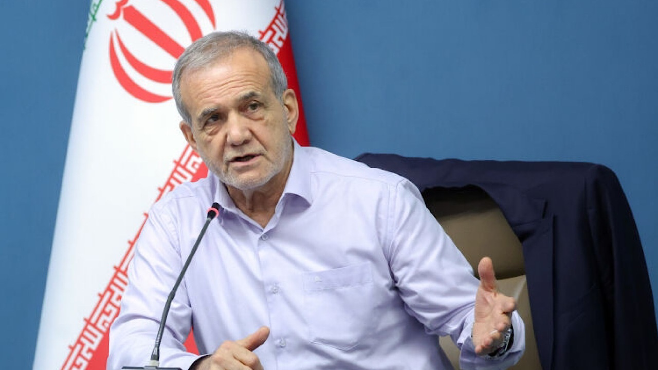 بررسی روند تامین مالی پروژههای برق خورشیدی با حضور رئیسجمهور