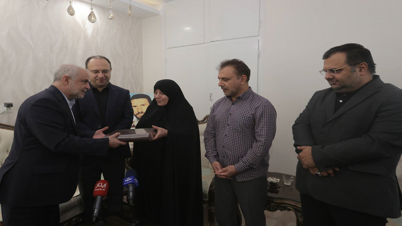 ۱۱ هزار فرزند شهید از نخبگان کشور هستند