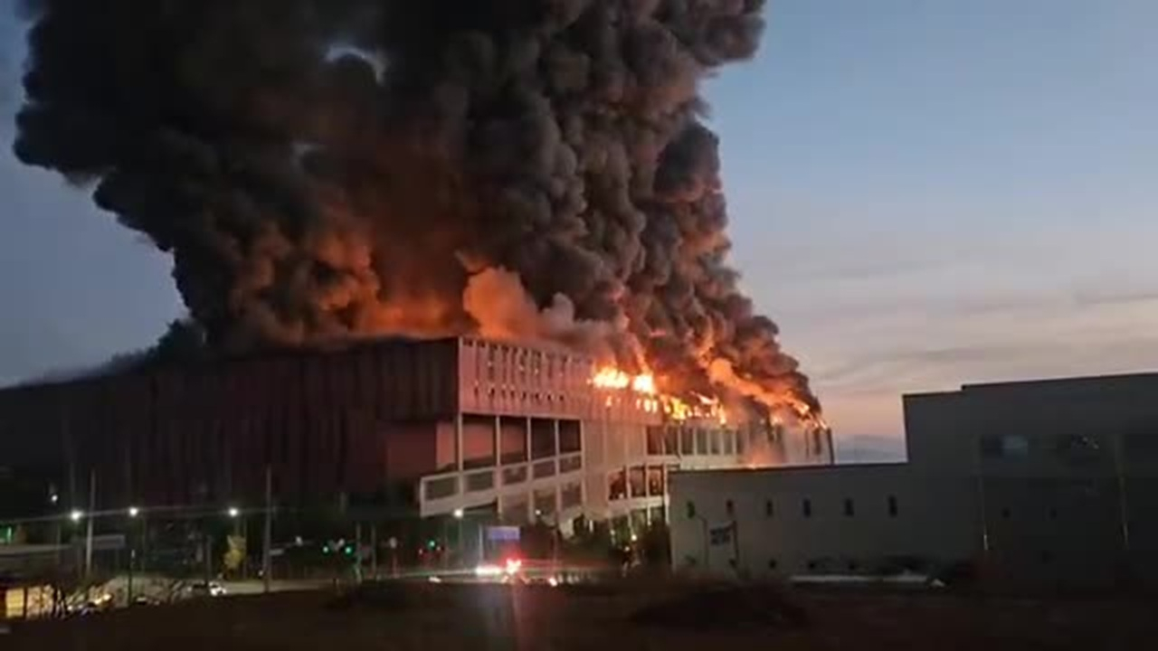 آتشسوزی در مرکز پوشاک کره جنوبی + فیلم