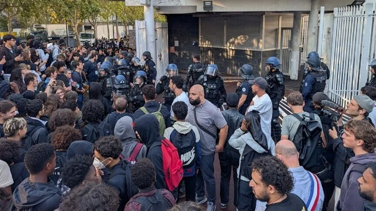 بازداشت بیش از ۴۰۰ نفر در اعتراضات دانشآموزان در فرانسه