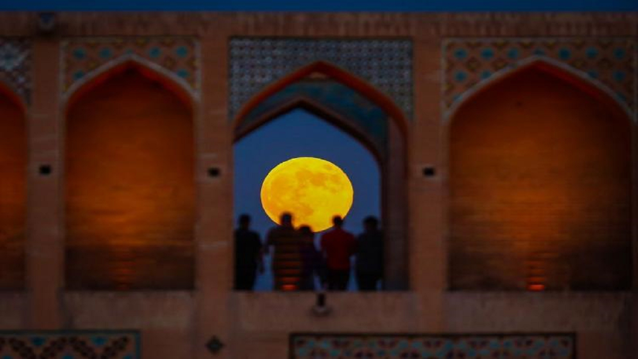 آسمان شب در سیطره ماه کامل/ فرصتی برای عکاسی نجومی از مقارنه ماه و مشتری