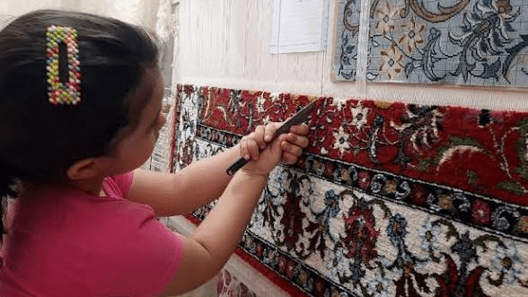 بانوی کرمانشاهی برای فرش ایرانی در بازار اتریش جا باز کرد