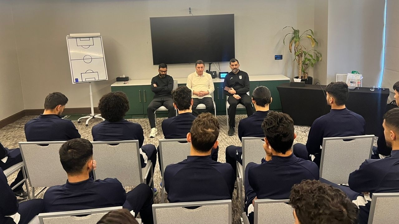 روانخواه: بازیکنان حرفه‌ای تیم امید چکیده استعداد‌های کشور هستند