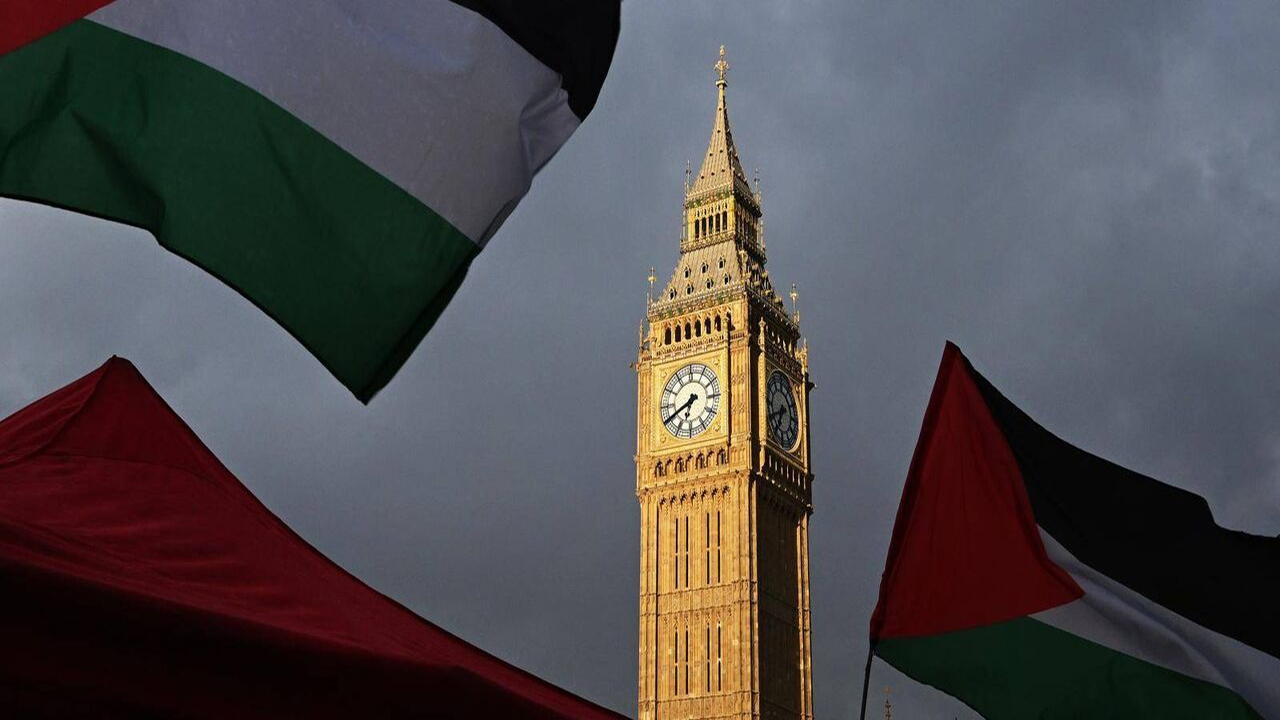 تعلیق یک پزشک انگلیسی به دلیل ابراز همبستگی با مردم فلسطین