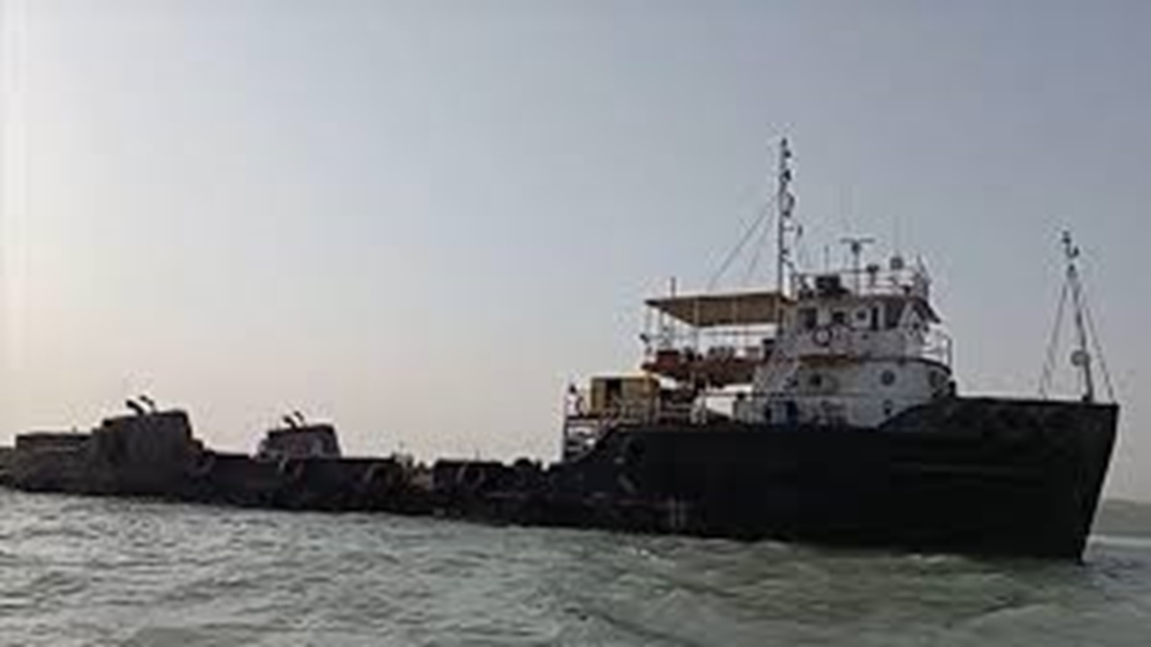 توقیف نفتکش متخلف توسط سپاه در دنیا + فیلم